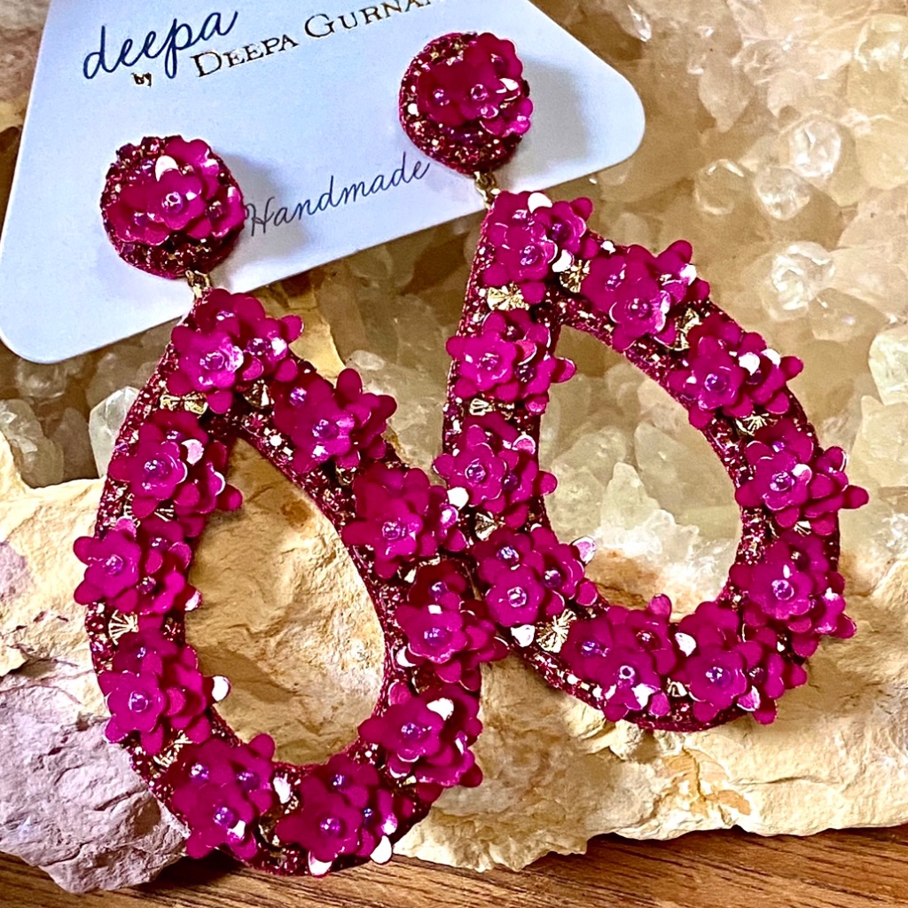 Nwt Deepa Gurnani Beaded Crystal Flower Chandeliers 75$